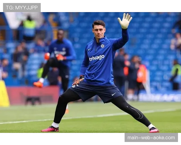 暖心一幕：雷恩球迷为对手门将、前球队功勋曼丹达送上掌声